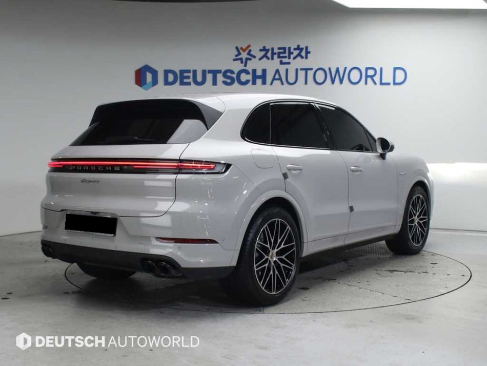 Porsche Cayenne — photo 02
