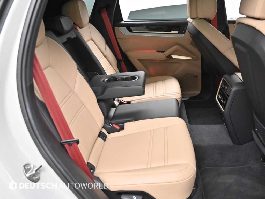 Porsche Cayenne — photo 10