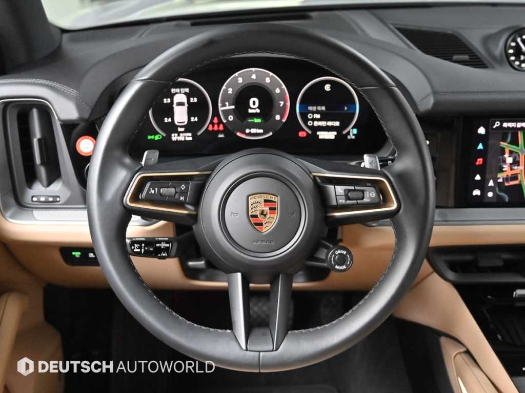 Porsche Cayenne — photo 12