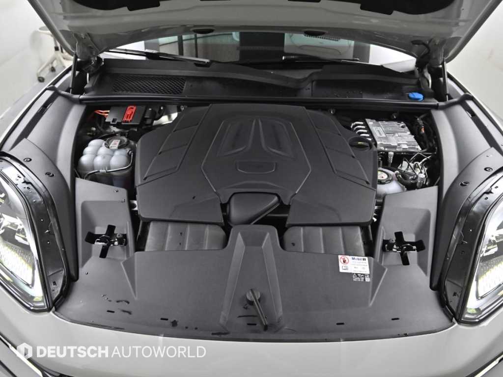 Porsche Cayenne — photo 18