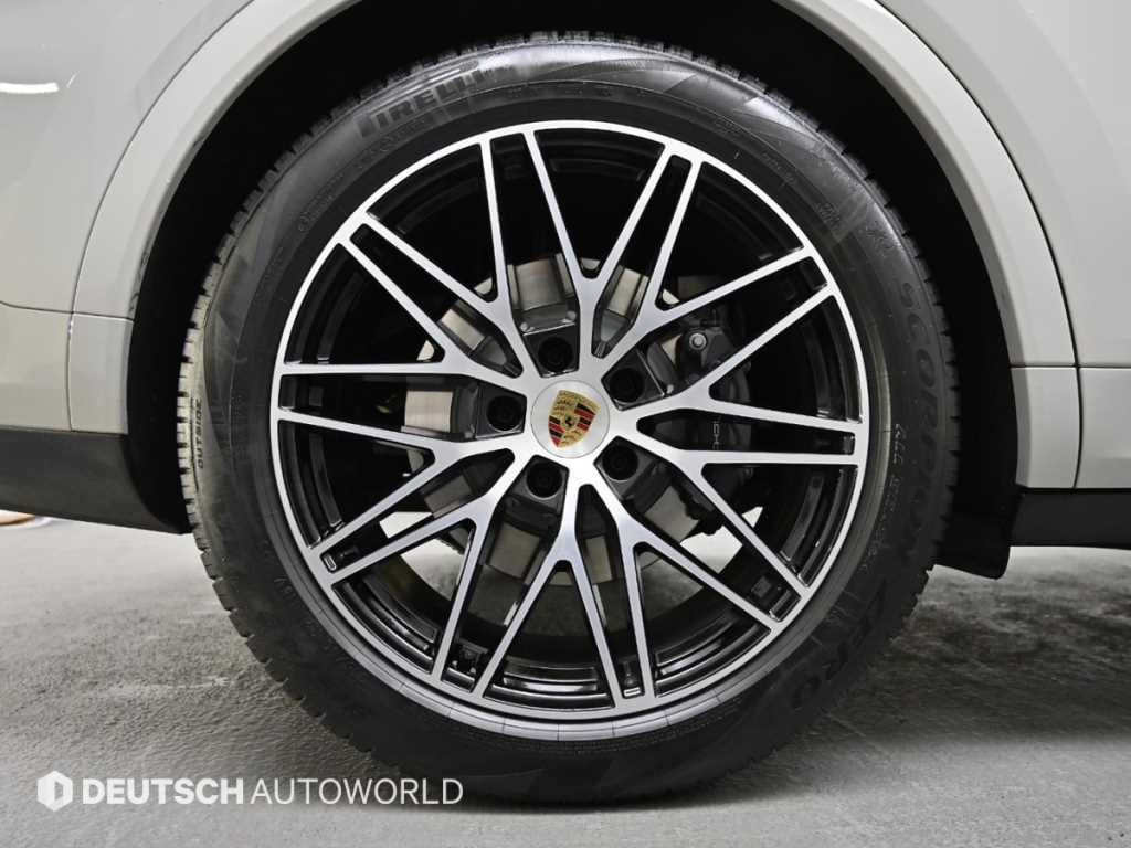 Porsche Cayenne — photo 20