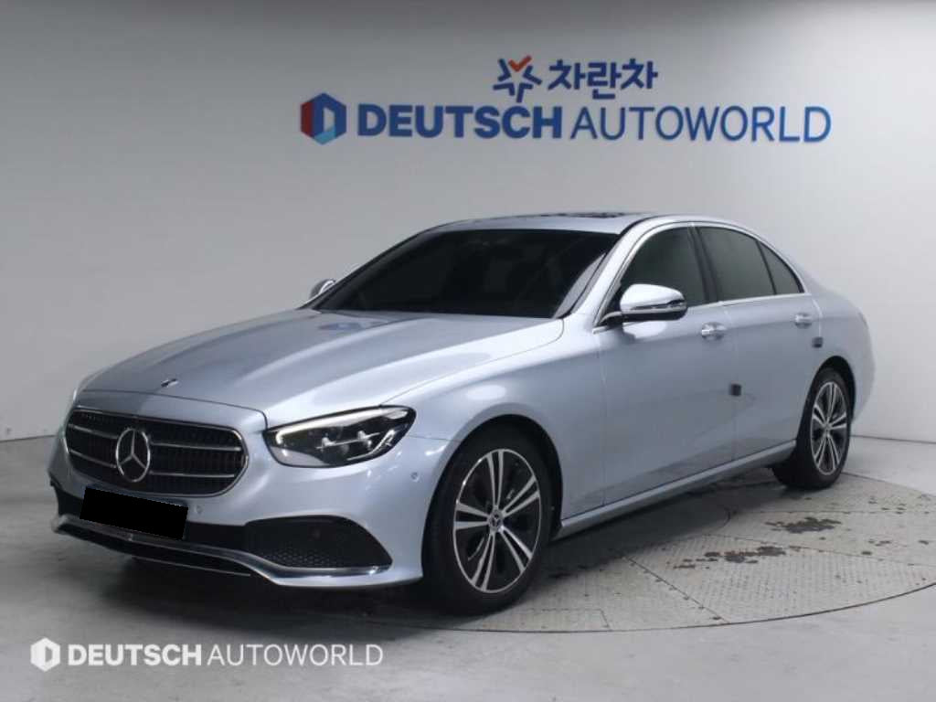 Mercedes-Benz E-Class — photo 01
