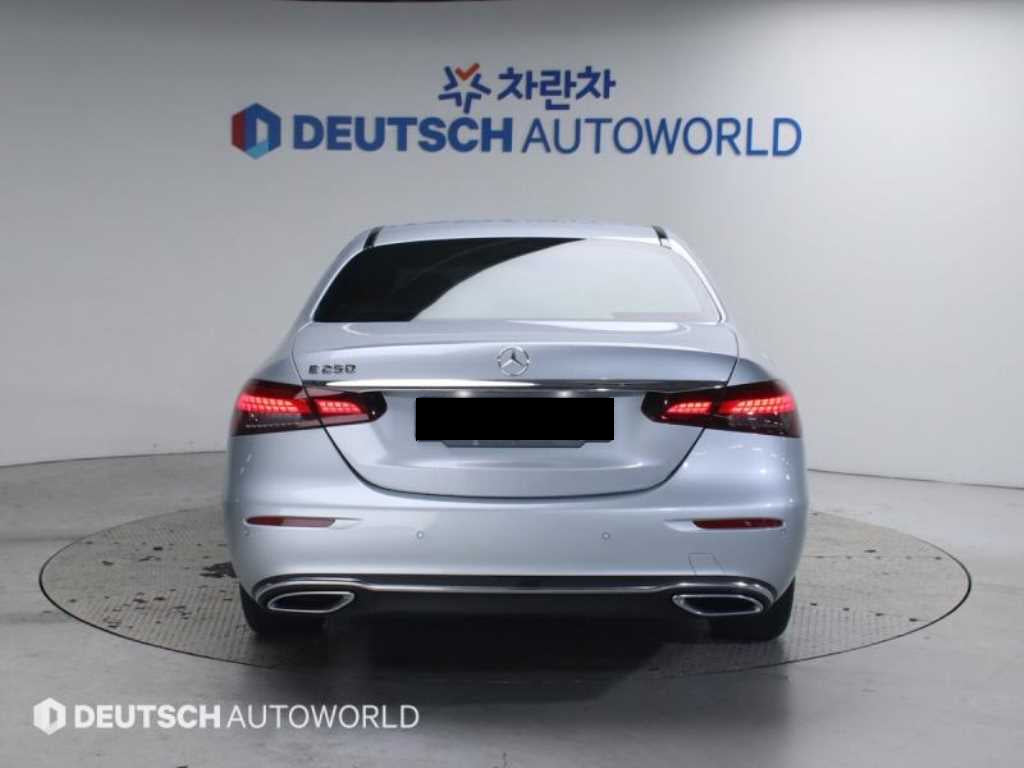 Mercedes-Benz E-Class — photo 04