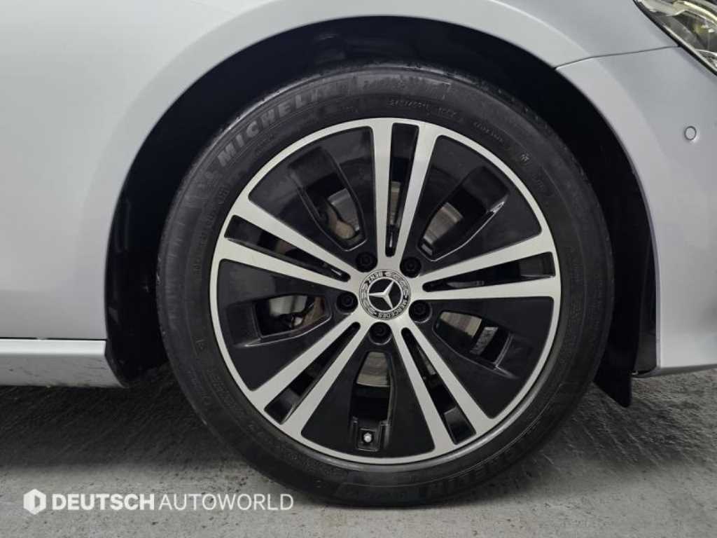 Mercedes-Benz E-Class — photo 05