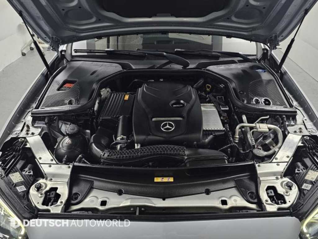 Mercedes-Benz E-Class — photo 06
