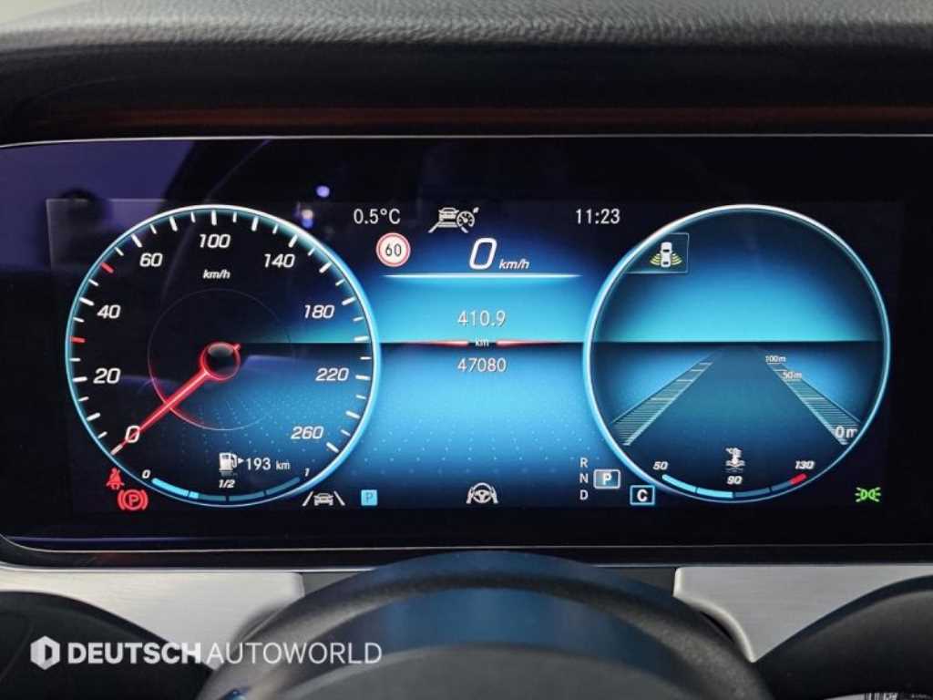 Mercedes-Benz E-Class — photo 08