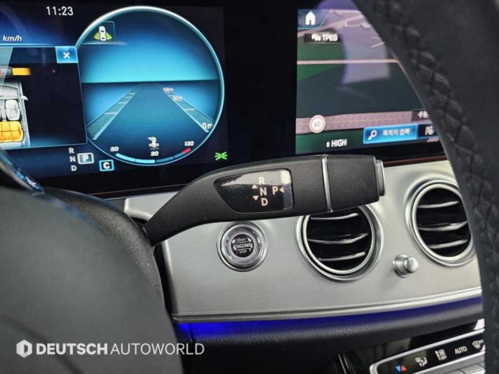 Mercedes-Benz E-Class — photo 09