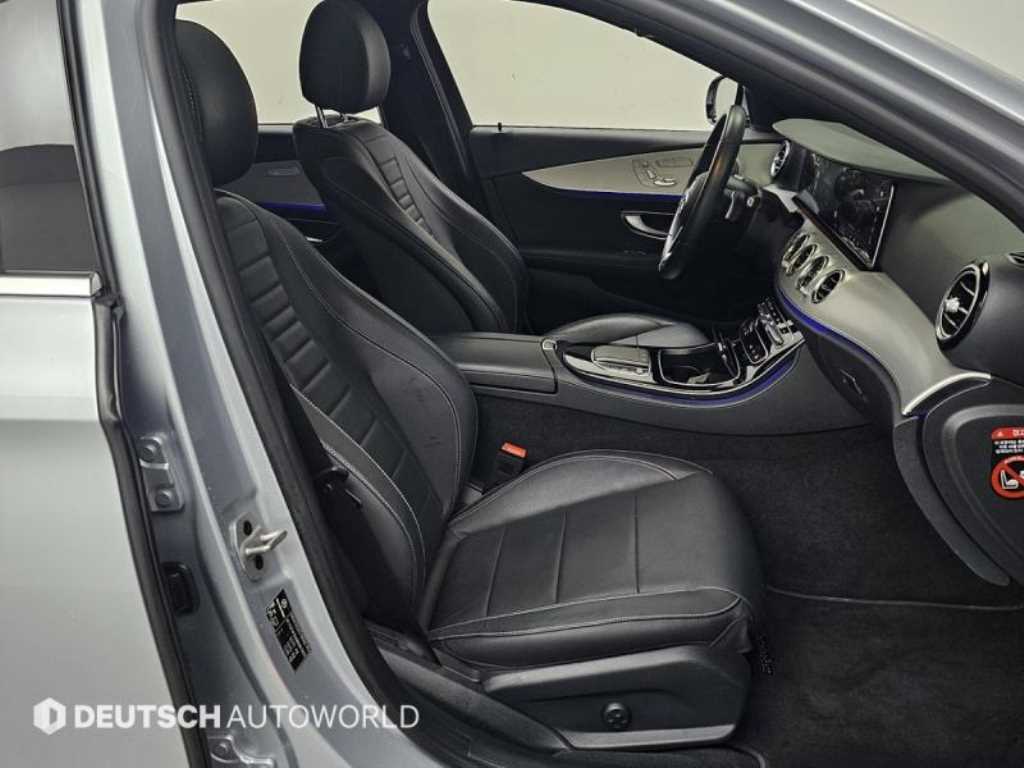 Mercedes-Benz E-Class — photo 10