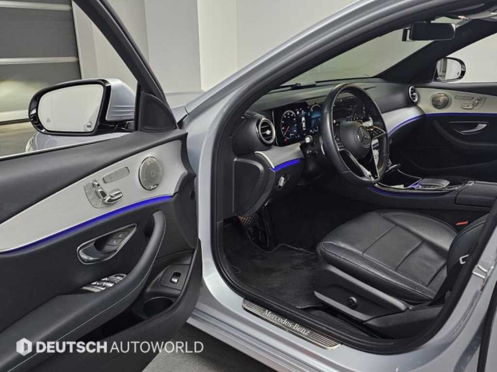 Mercedes-Benz E-Class — photo 11