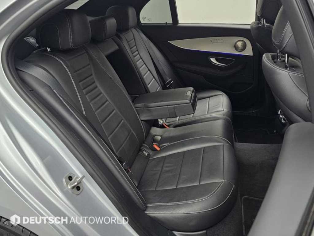 Mercedes-Benz E-Class — photo 12