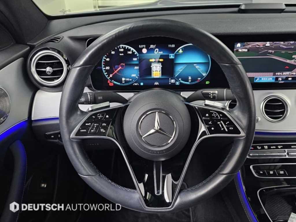 Mercedes-Benz E-Class — photo 13