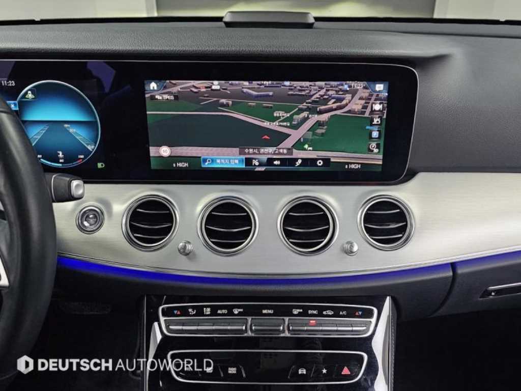 Mercedes-Benz E-Class — photo 14