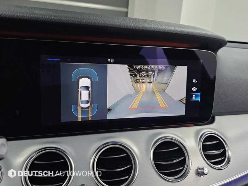 Mercedes-Benz E-Class — photo 15