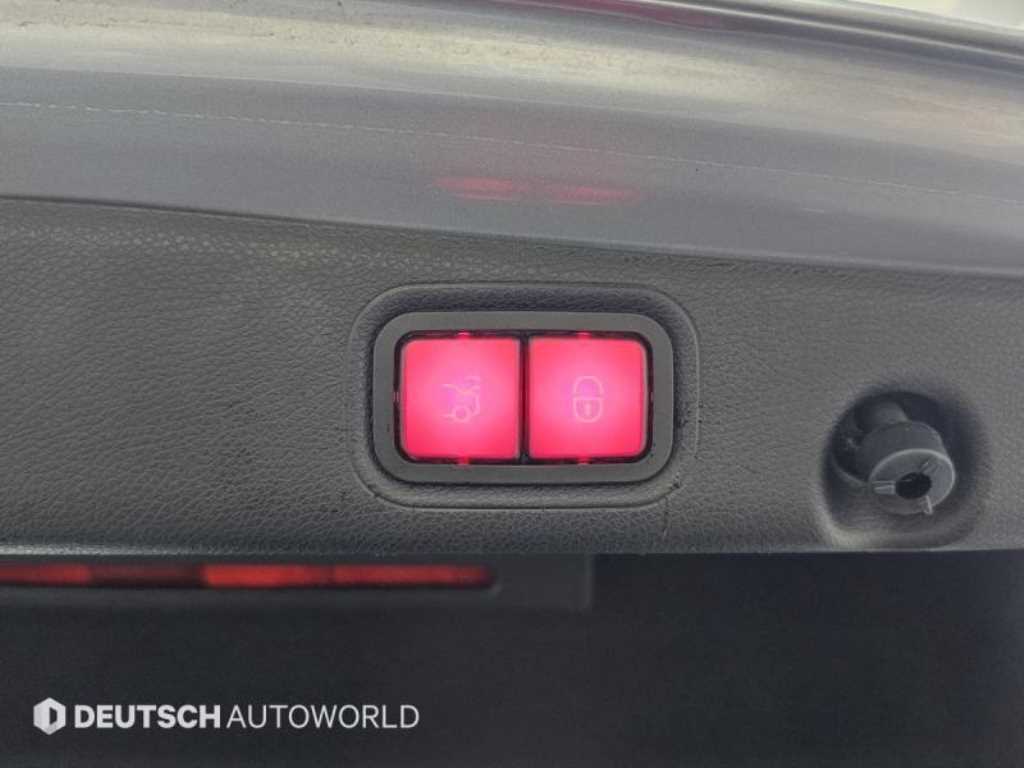 Mercedes-Benz E-Class — photo 20