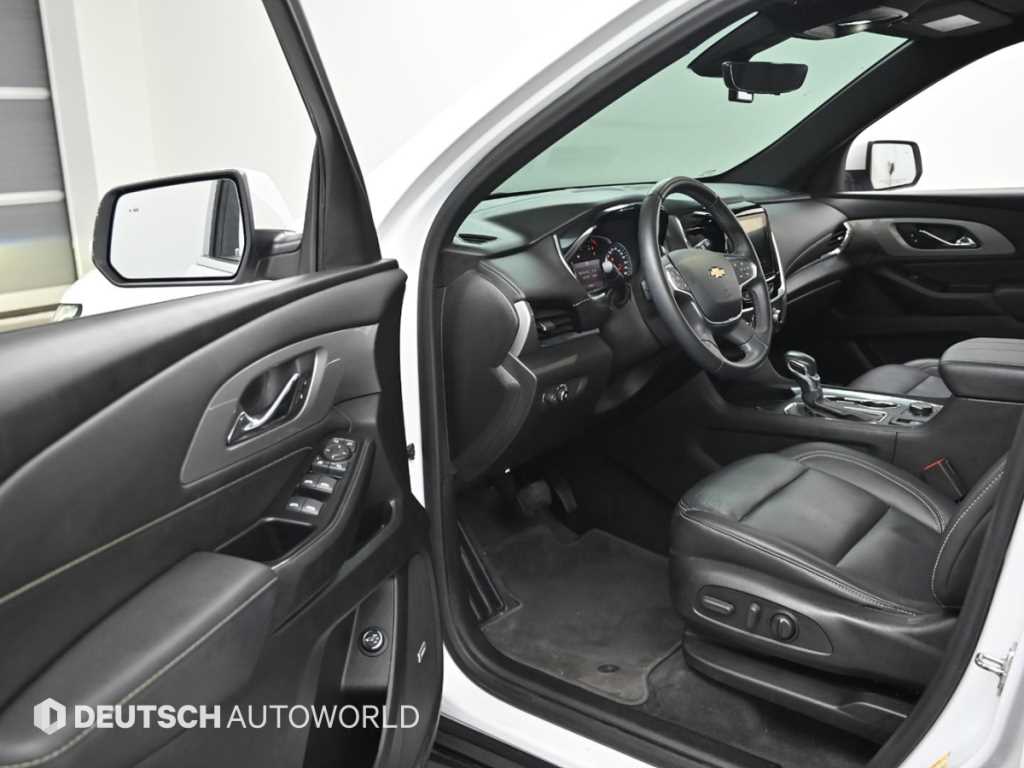 CHEVROLET Traverse — photo 11