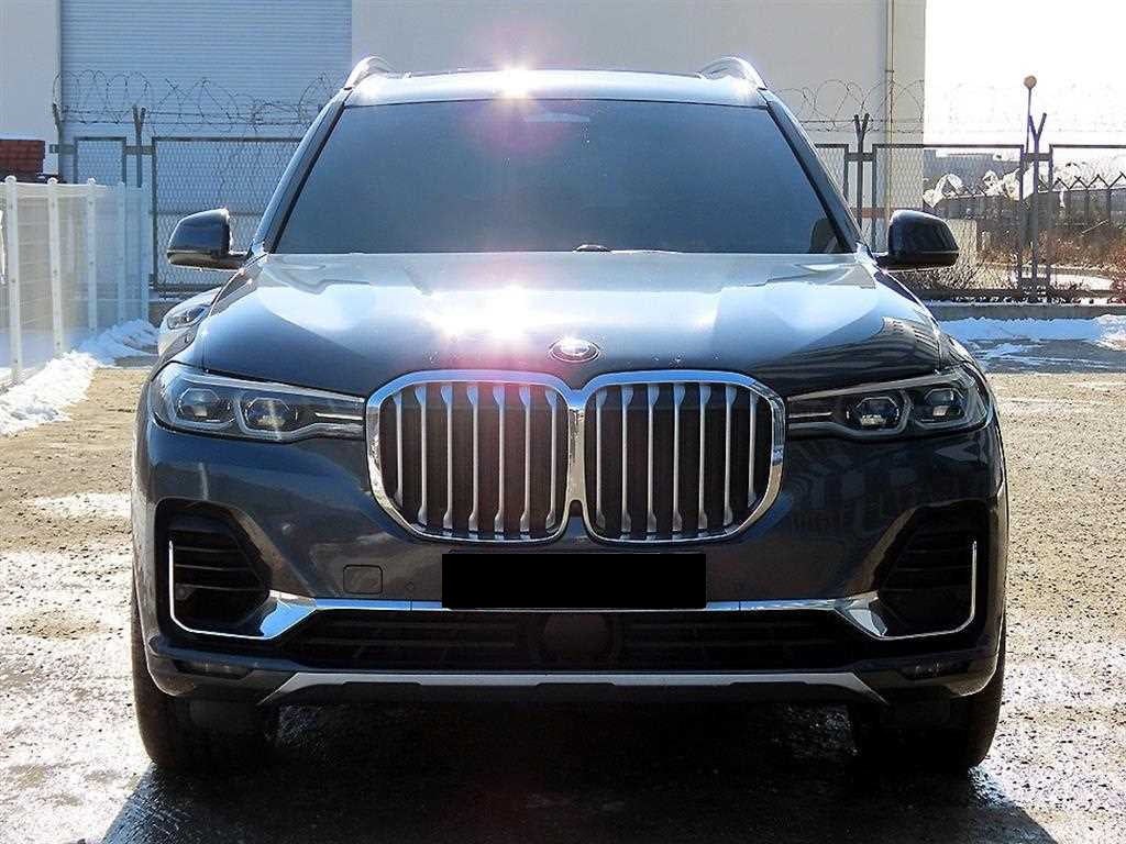 BMW X7 — photo 01