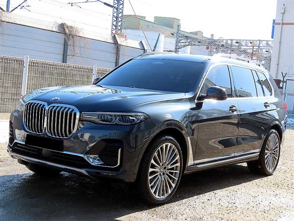 BMW X7 — photo 02