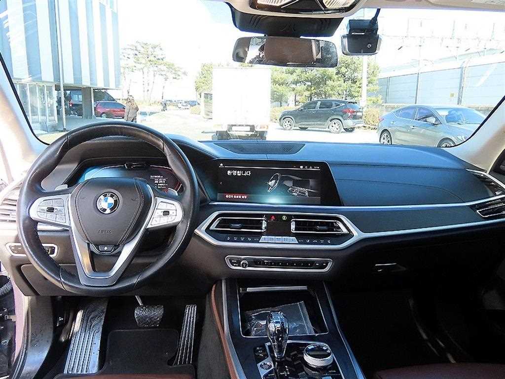 BMW X7 — photo 07