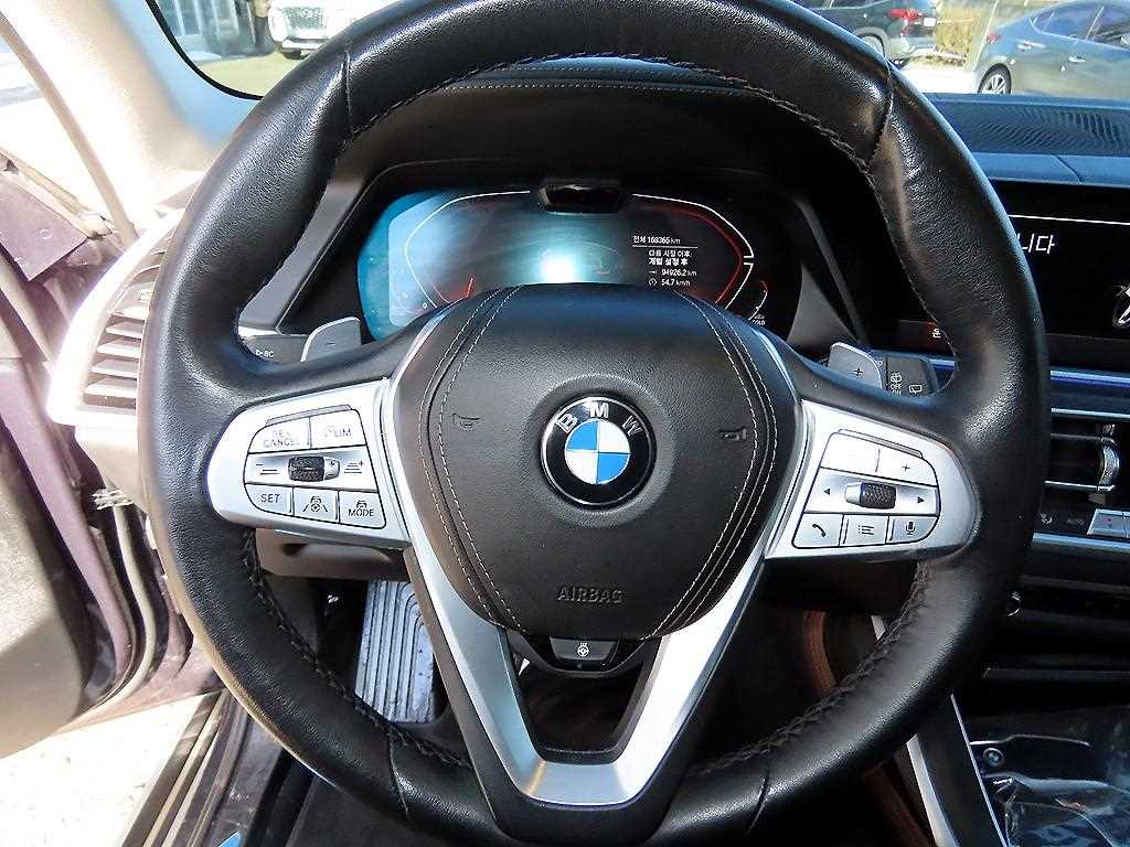 BMW X7 — photo 08