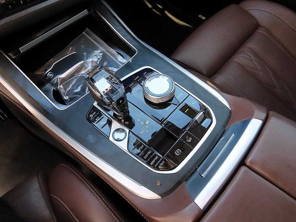 BMW X7 — photo 11