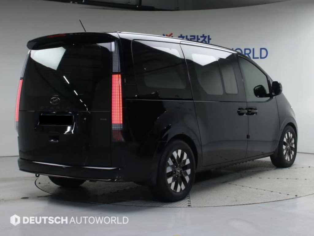 Hyundai Staria — photo 02