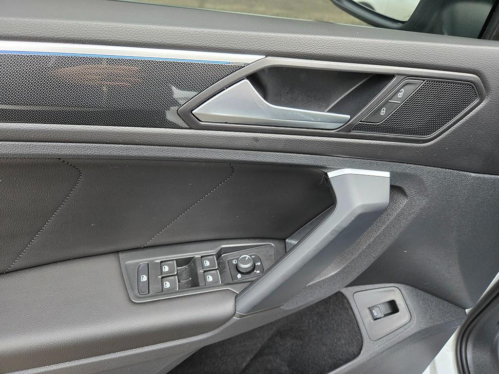 Volkswagen Tiguan — photo 12