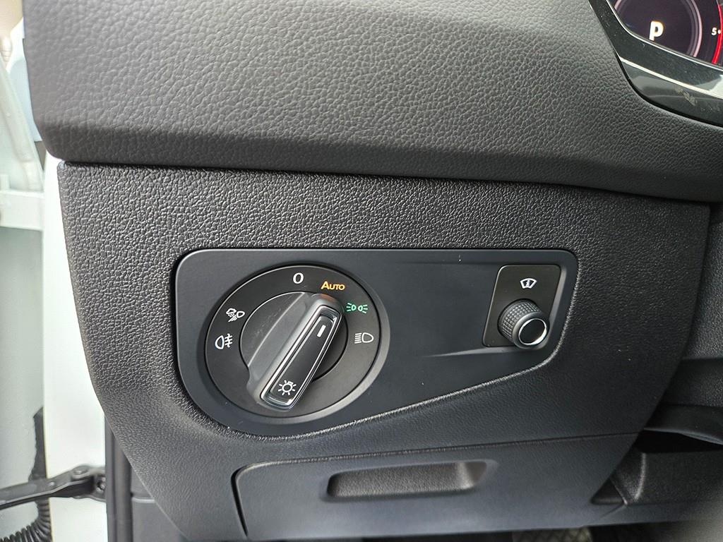 Volkswagen Tiguan — photo 13