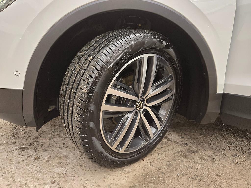 Volkswagen Tiguan — photo 20