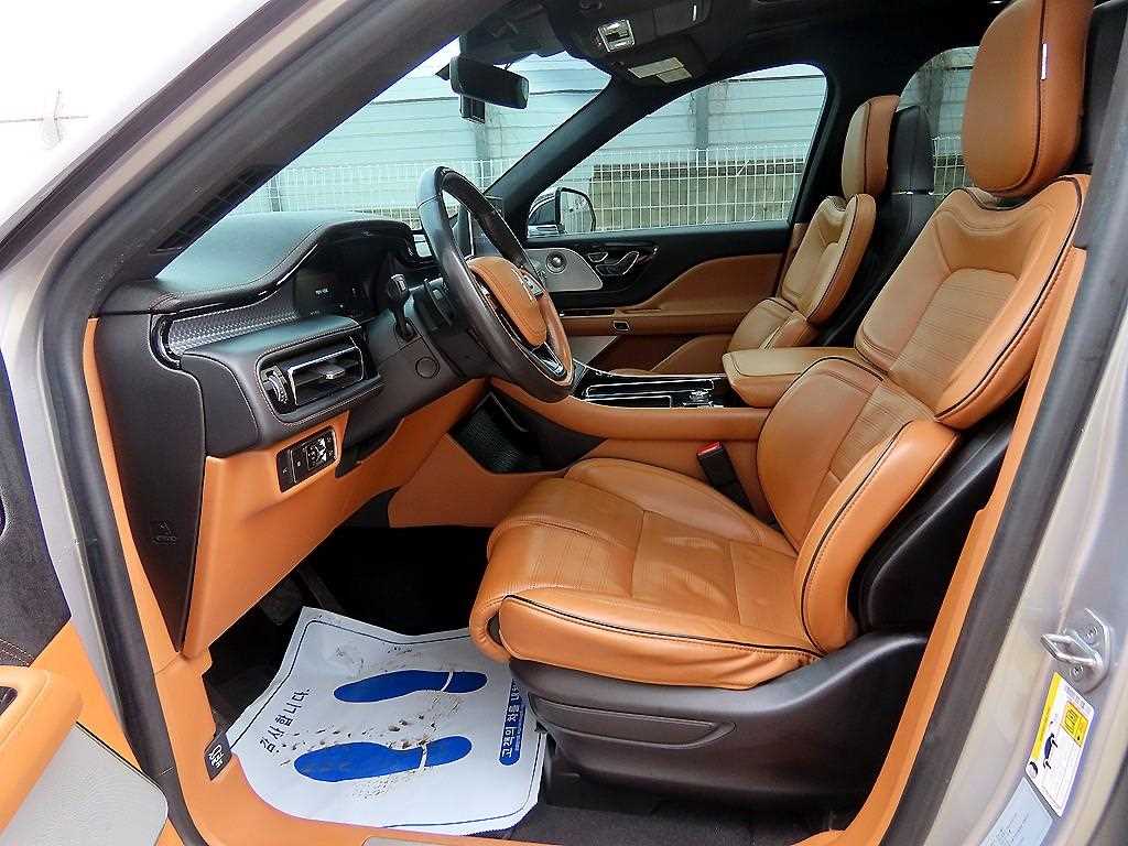 Lincoln Aviator — photo 05