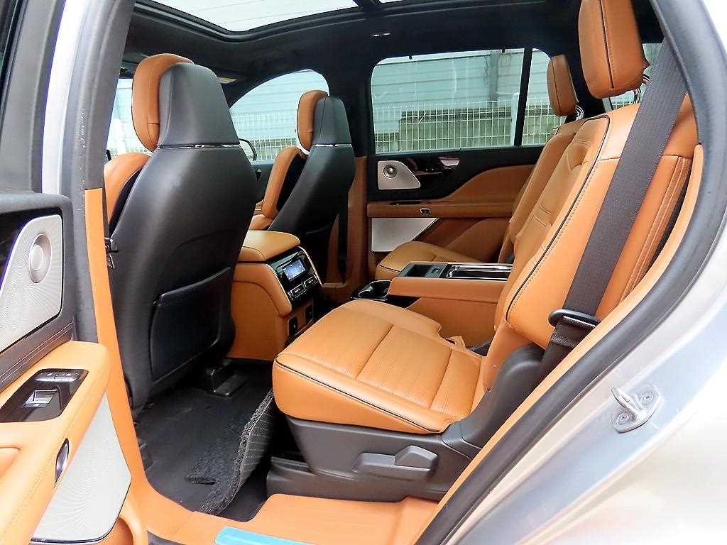 Lincoln Aviator — photo 06