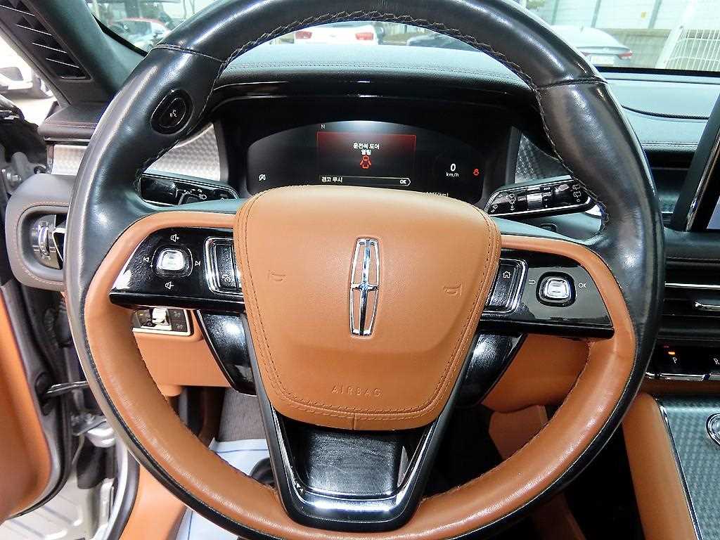 Lincoln Aviator — photo 08