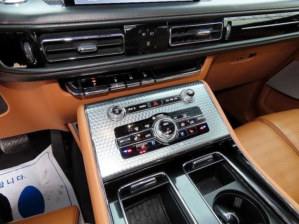 Lincoln Aviator — photo 12