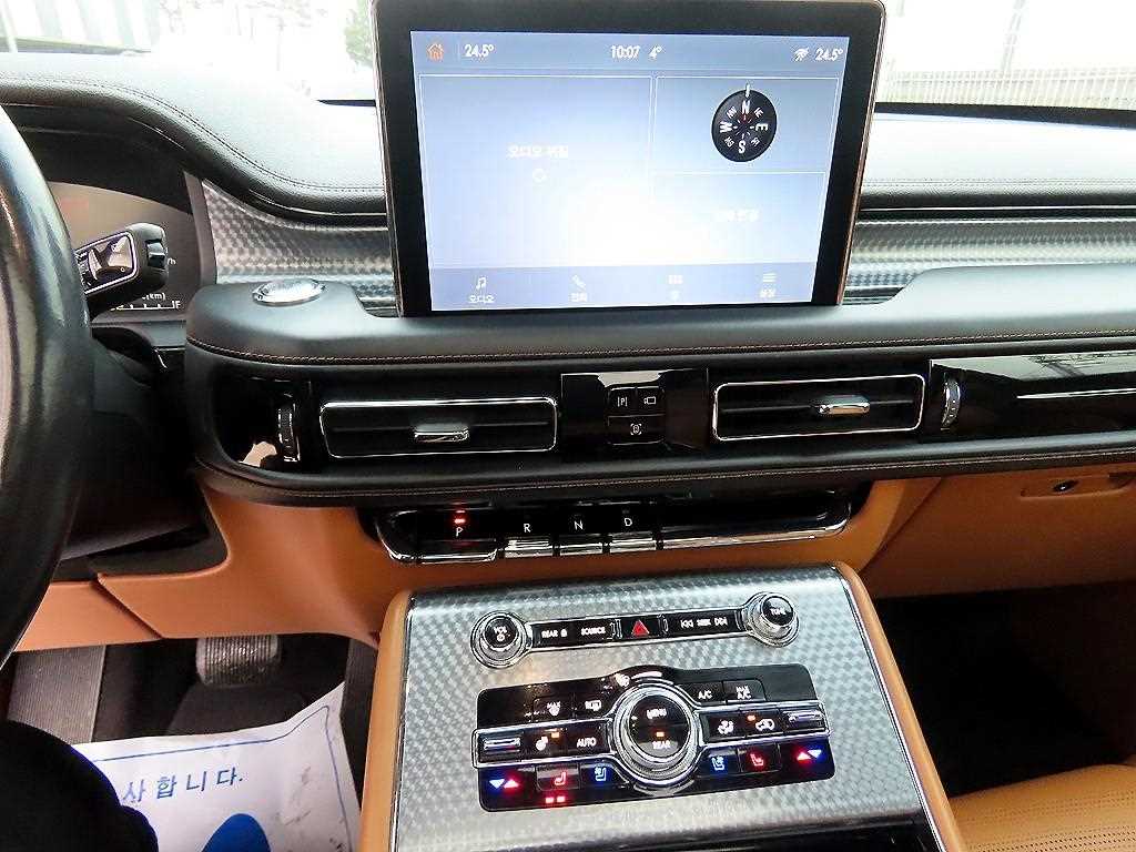 Lincoln Aviator — photo 13