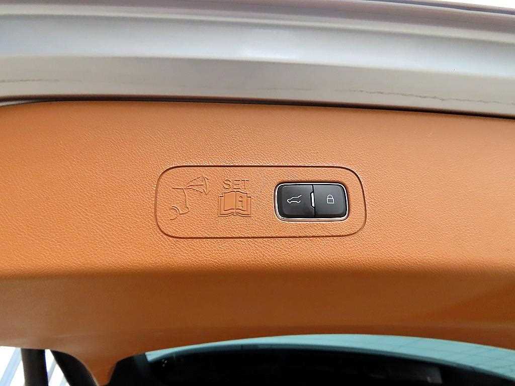 Lincoln Aviator — photo 16