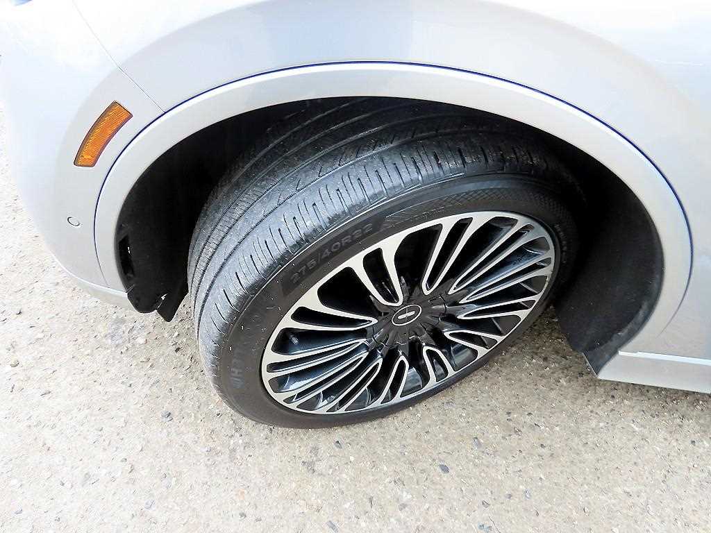 Lincoln Aviator — photo 20