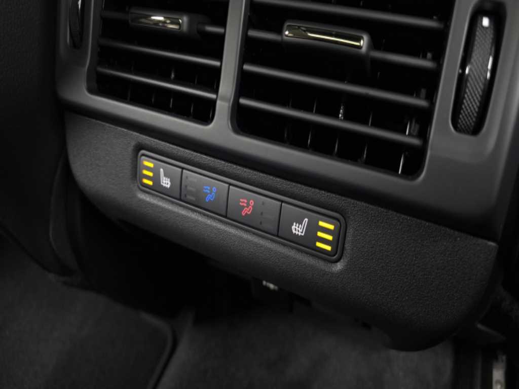 Land Rover Range Rover Evoque — photo 19