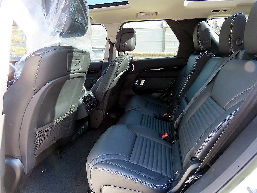 Land Rover Discovery — photo 06