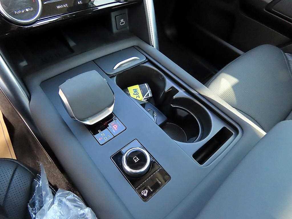 Land Rover Discovery — photo 10