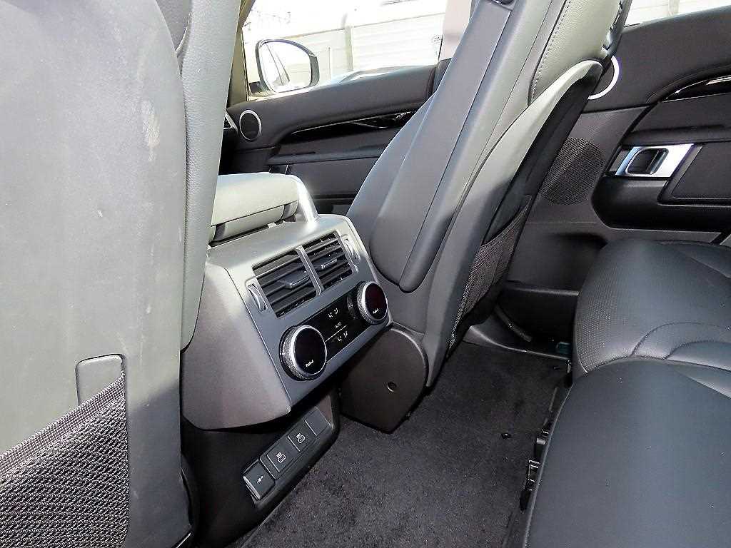 Land Rover Discovery — photo 15