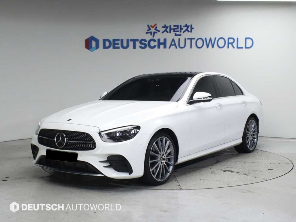 Mercedes-Benz E-Class — photo 01