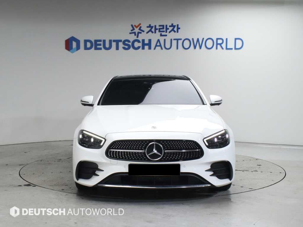 Mercedes-Benz E-Class — photo 03