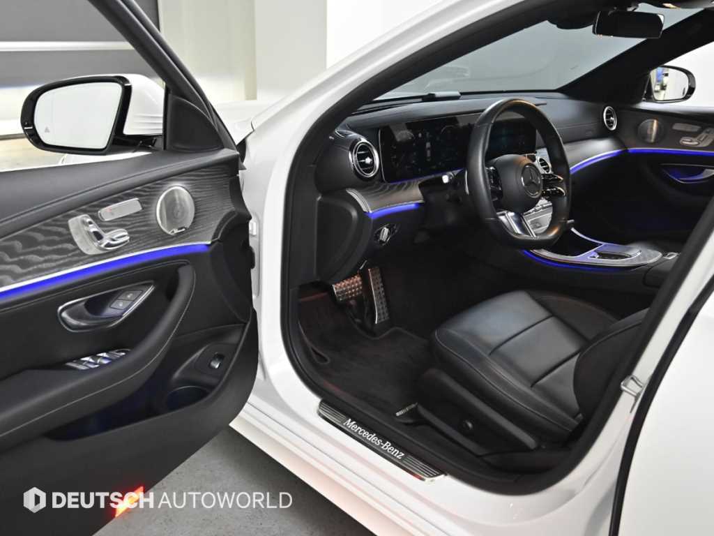 Mercedes-Benz E-Class — photo 11