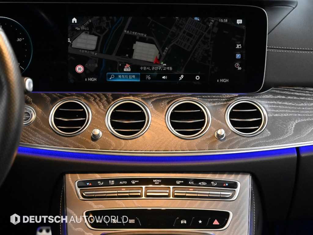 Mercedes-Benz E-Class — photo 14