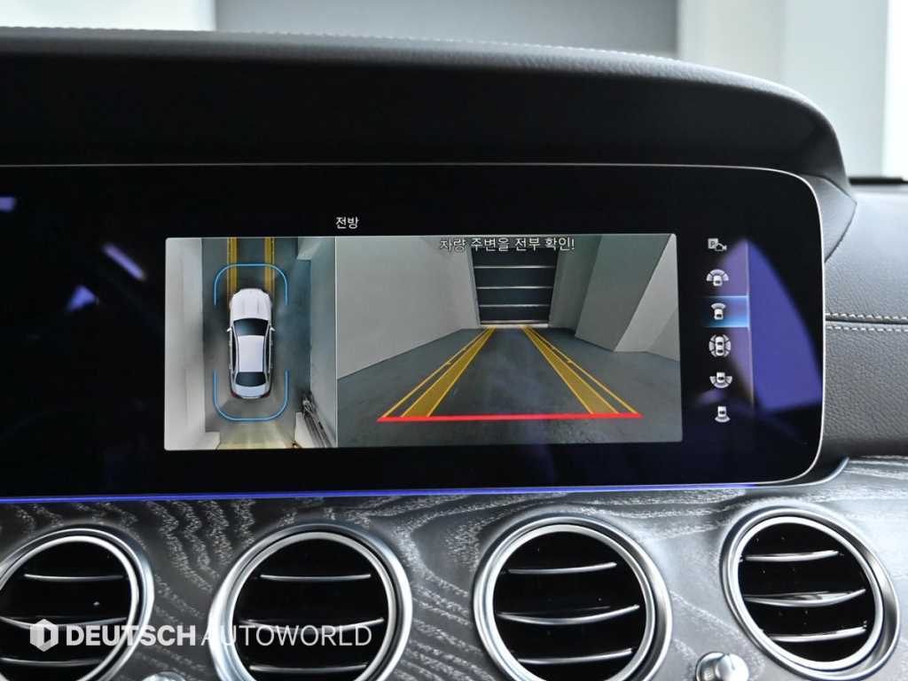Mercedes-Benz E-Class — photo 15