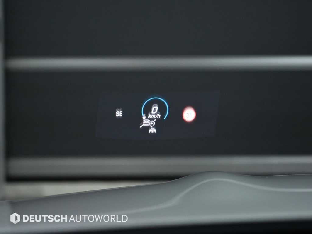 Mercedes-Benz E-Class — photo 18