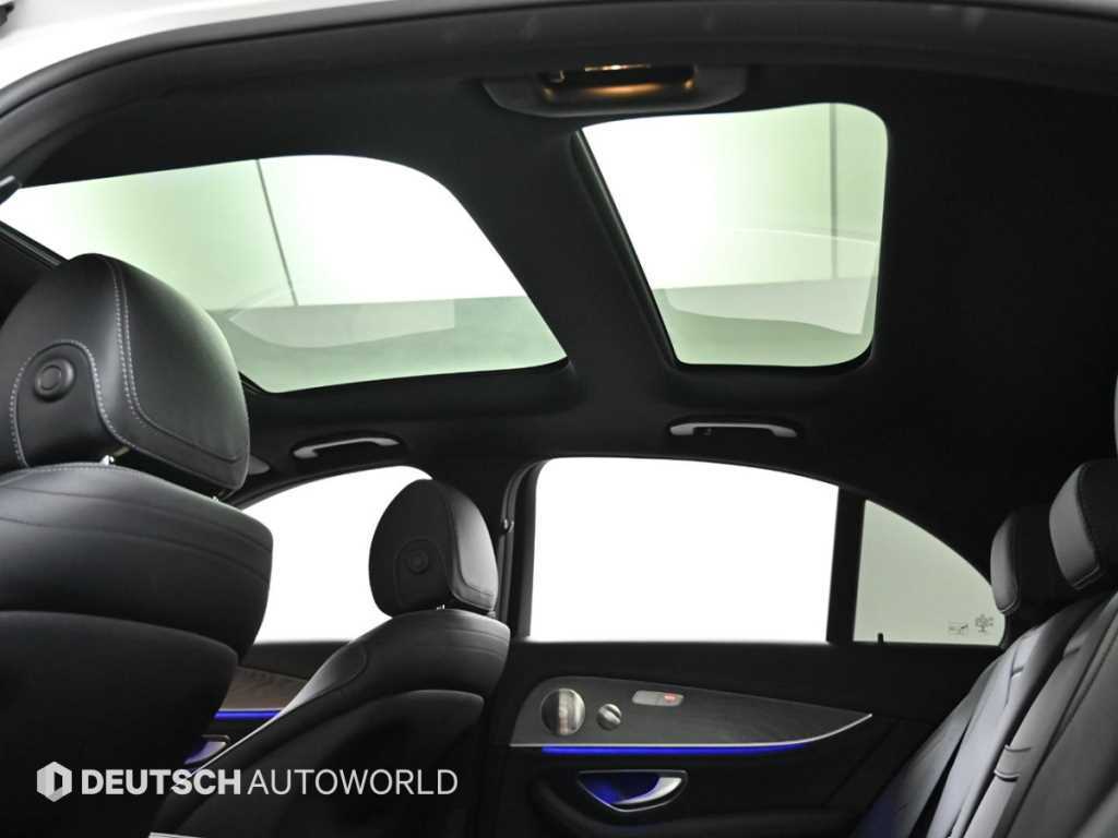 Mercedes-Benz E-Class — photo 19