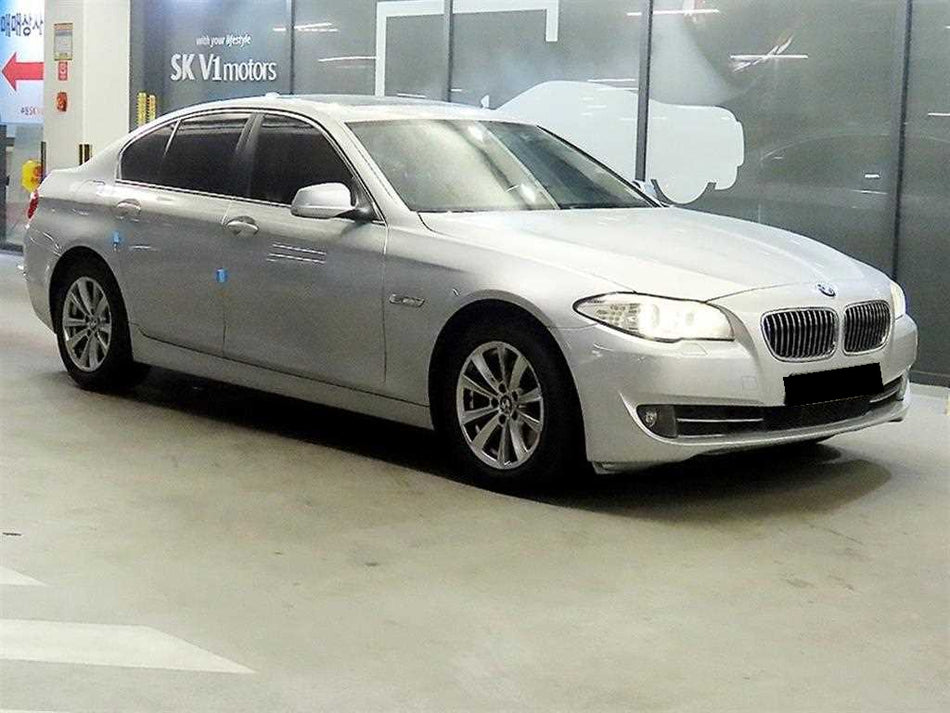 BMW 5-Series — photo 01