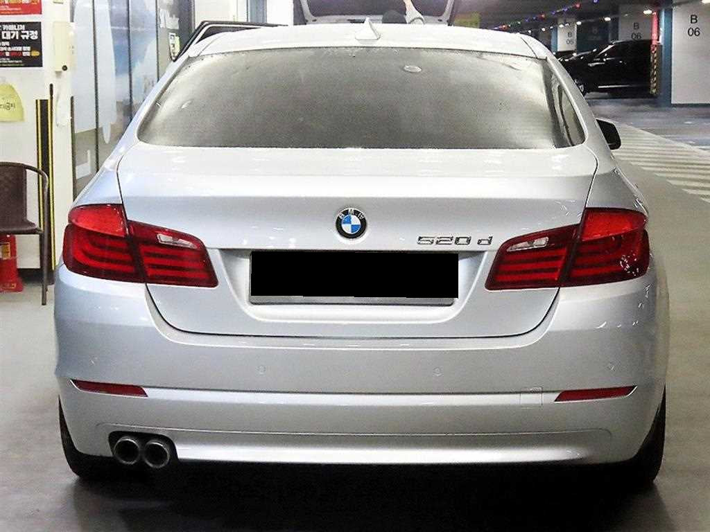 BMW 5-Series — photo 05