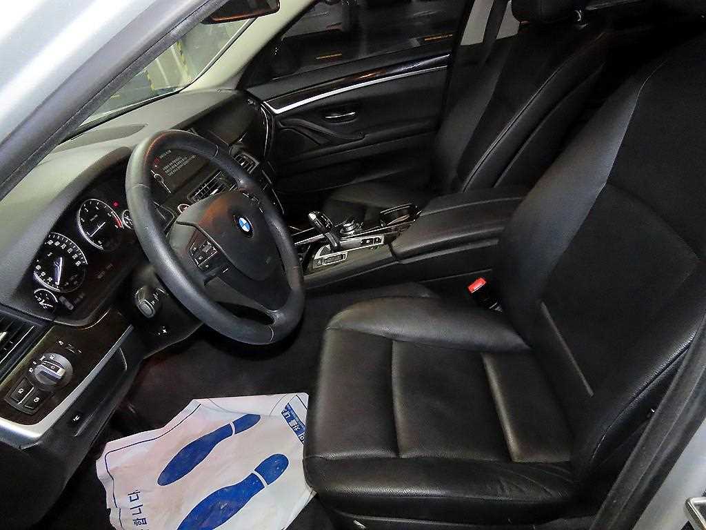 BMW 5-Series — photo 06