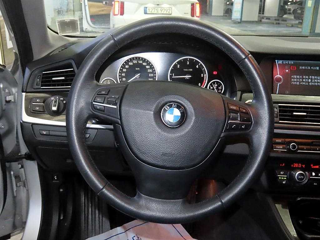 BMW 5-Series — photo 08